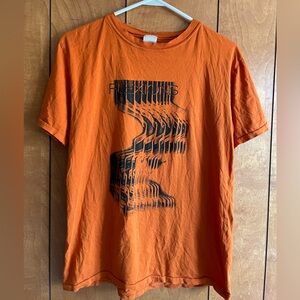 🔴 Cairo Orange Distressed Short Sleeve T-shirt Tee Shirt Top Small